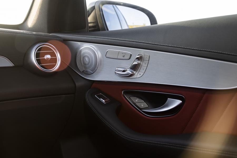 Детали интерьера Mercedes-AMG GLC43 4Matic (X253) 2019 года  (NA) (фото 63 из 68)
